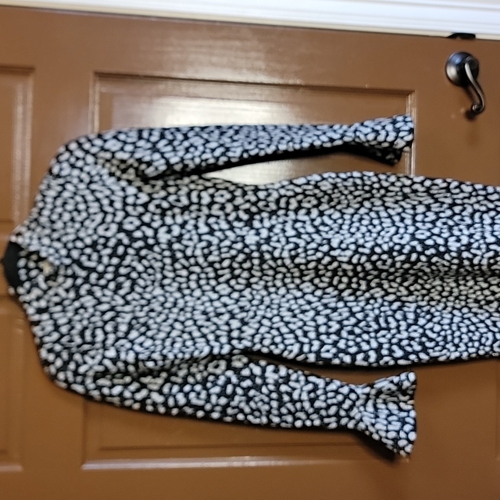 Michael Kors-Shimmery blk/gray animal print dress with bell sleeves Size XS. - Picture 2 of 15